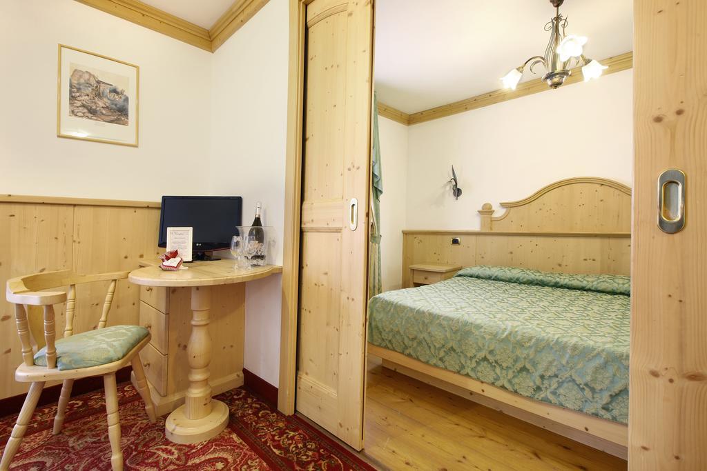 Hotel Touring เปรดัซโซ ภายนอก รูปภาพ