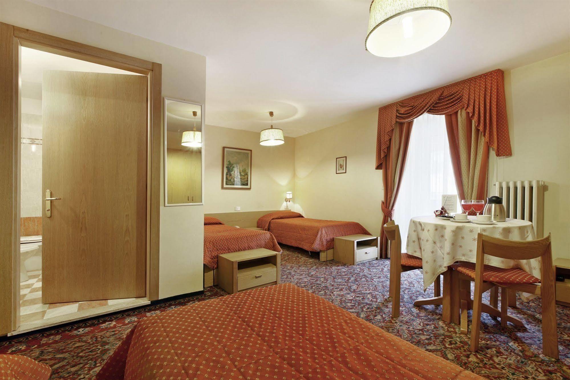 Hotel Touring เปรดัซโซ ภายนอก รูปภาพ