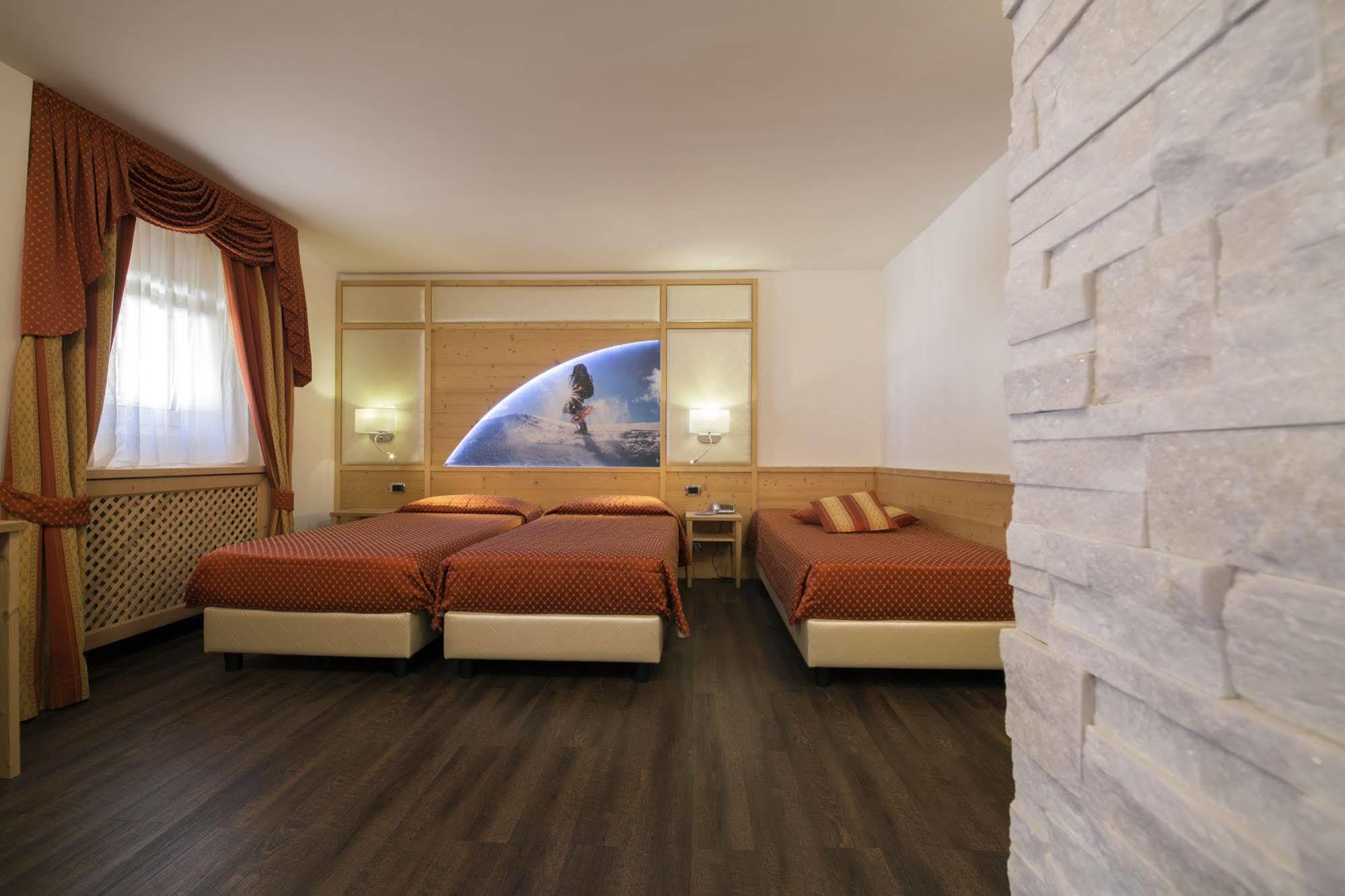 Hotel Touring เปรดัซโซ ภายนอก รูปภาพ
