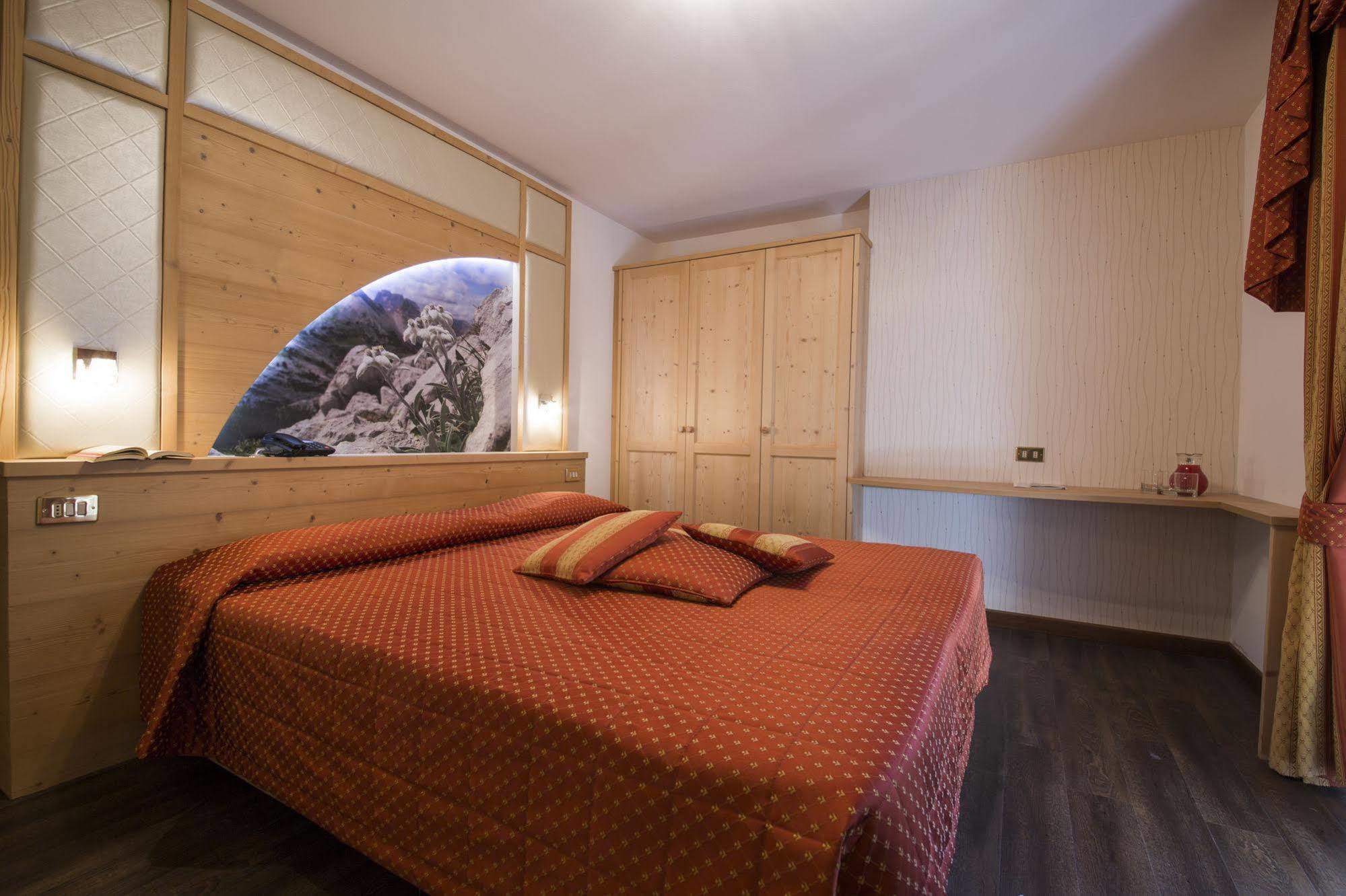 Hotel Touring เปรดัซโซ ภายนอก รูปภาพ